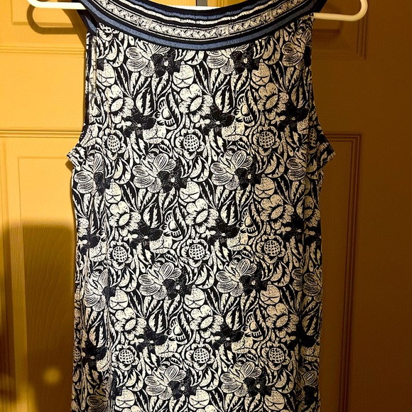 Max Studio Tops - Max Studio long tunic tank in medium. Navy and white print